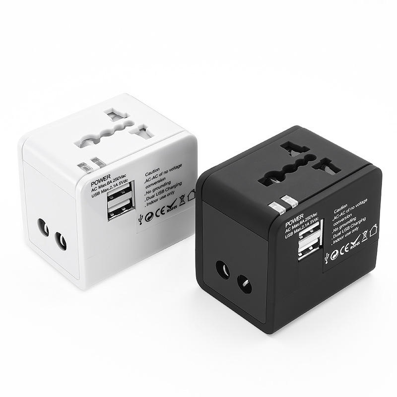 デュアル USB ポートを備えたユニバーサル トラベル アダプター